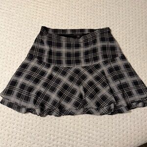 Metaphor Plaid Black and Gray Women's Skirt size Large Flowy